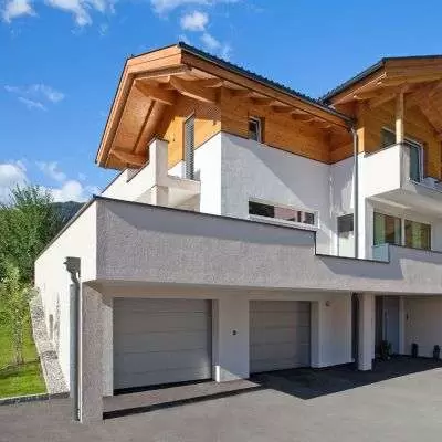 Автоматические гаражные ворота Секционные ворота цвета серебристый металлик